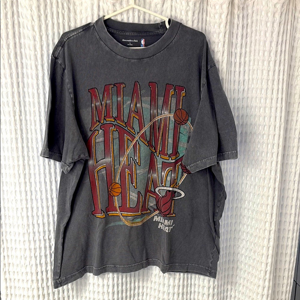 Abercrombie & Fitch NBA Logo Tee in Dark Gray